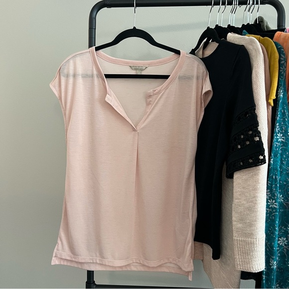 Banana Republic Factory slit neck top in blush - Picture 1 of 11